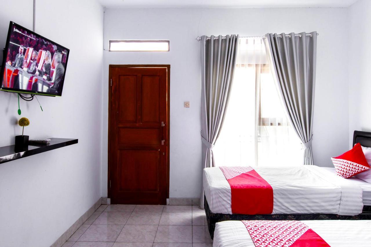 בנדונג Oyo 569 Cigadung Guest House Syariah מראה חיצוני תמונה